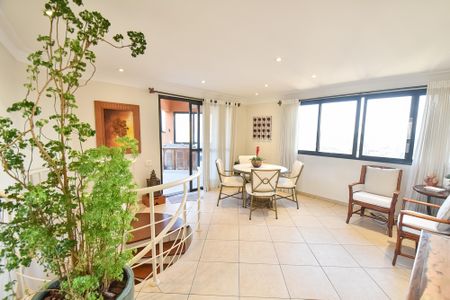 Apartamento à venda com 230m², 3 quartos e 3 vagasSala piso superior