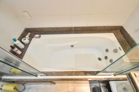 Apartamento à venda com 230m², 3 quartos e 3 vagasBanheiro da suíte