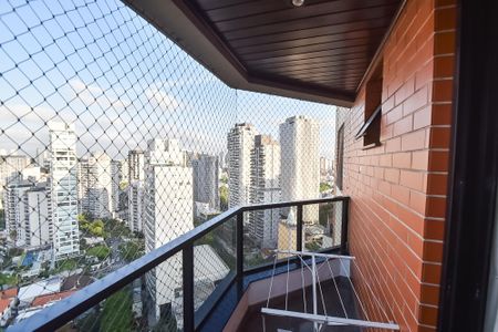Apartamento à venda com 230m², 3 quartos e 3 vagasVaranda da suíte