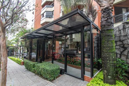 Apartamento à venda com 230m², 3 quartos e 3 vagasFachada e portaria