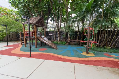 Apartamento à venda com 230m², 3 quartos e 3 vagasÁrea comum - Playground