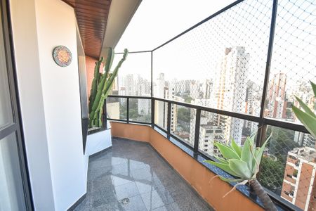 Apartamento à venda com 230m², 3 quartos e 3 vagasVaranda piso superior