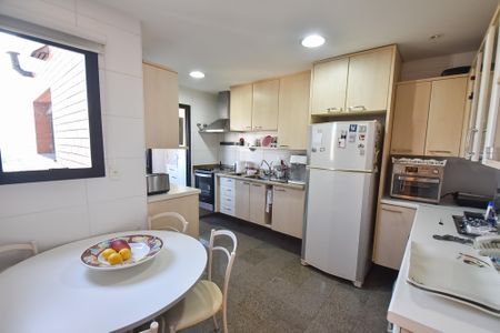 Apartamento à venda com 230m², 3 quartos e 3 vagasCozinha