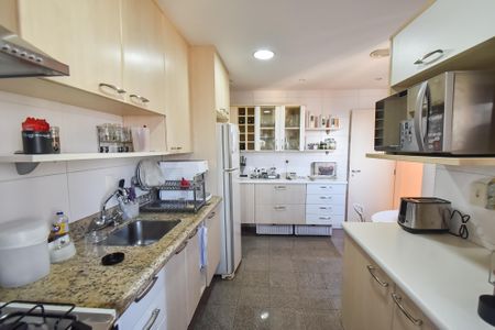 Apartamento à venda com 230m², 3 quartos e 3 vagasCozinha
