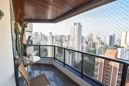 Apartamento à venda com 230m², 3 quartos e 3 vagasVaranda da sala