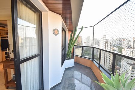 Apartamento à venda com 230m², 3 quartos e 3 vagasVaranda piso superior