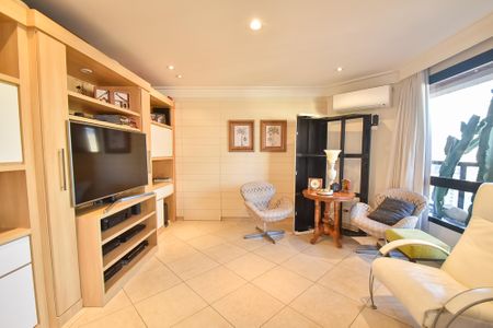 Apartamento à venda com 230m², 3 quartos e 3 vagasSala de tv piso superior