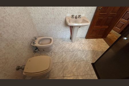 Casa à venda com 109m², 3 quartos e 2 vagas Casa à venda com 109m², 3 quartos e 2 vagasBanheiro