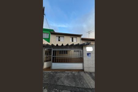 Casa à venda com 109m², 3 quartos e 2 vagas Casa à venda com 109m², 3 quartos e 2 vagasFachada