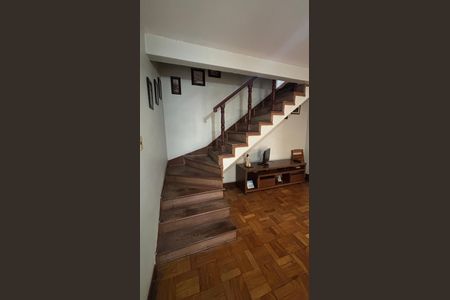 Casa à venda com 109m², 3 quartos e 2 vagas Casa à venda com 109m², 3 quartos e 2 vagasSala