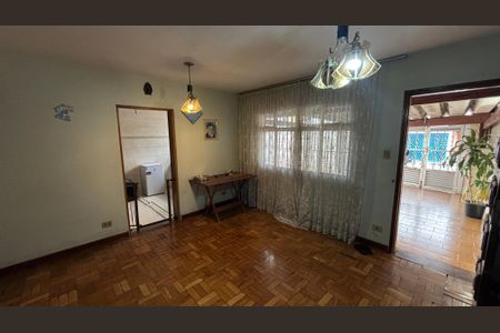 Casa à venda com 109m², 3 quartos e 2 vagas Casa à venda com 109m², 3 quartos e 2 vagasSala