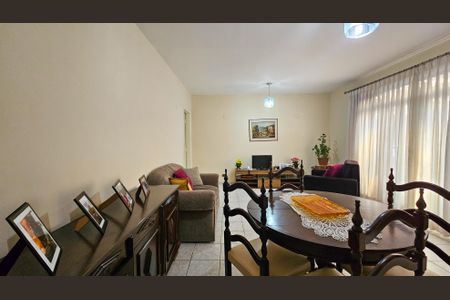 Casa para alugar com 176m², 3 quartos e 3 vagas Casa para alugar com 176m², 3 quartos e 3 vagasSala