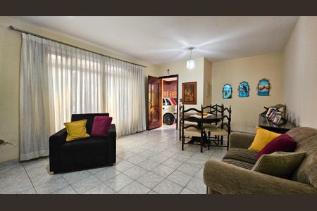 Casa para alugar com 176m², 3 quartos e 3 vagas Casa para alugar com 176m², 3 quartos e 3 vagasSala