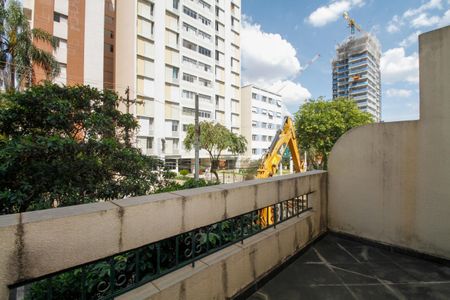 Casa à venda com 300m², 3 quartos e 3 vagas Casa à venda com 300m², 3 quartos e 3 vagasVaranda e Vista do Quarto 1