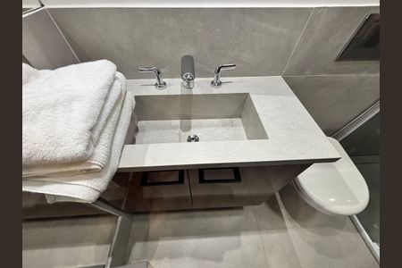 Studio para alugar com 50m², 1 quarto e 1 vaga Studio para alugar com 50m², 1 quarto e 1 vagaBanheiro