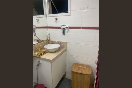 Banheiro de apartamento à venda com 2 quartos, 48m² em Vila Independencia, São Paulo