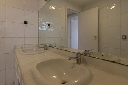 Apartamento para alugar com 240m², 5 quartos e 3 vagasBanheiro da Suíte 3