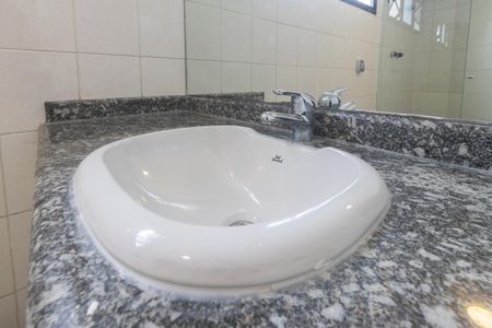 Apartamento para alugar com 240m², 5 quartos e 3 vagasBanheiro da Suíte 1