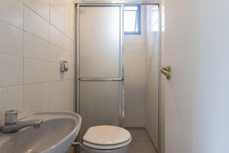 Apartamento para alugar com 240m², 5 quartos e 3 vagasBanheiro de serviço