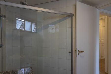 Apartamento para alugar com 240m², 5 quartos e 3 vagasBanheiro da Suíte 2