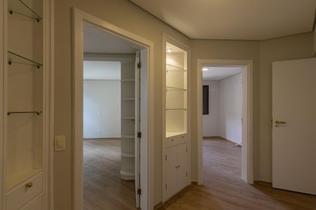 Apartamento para alugar com 240m², 5 quartos e 3 vagasCorredor