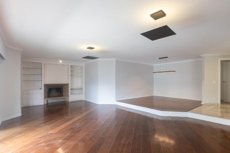 Apartamento para alugar com 240m², 5 quartos e 3 vagasSala