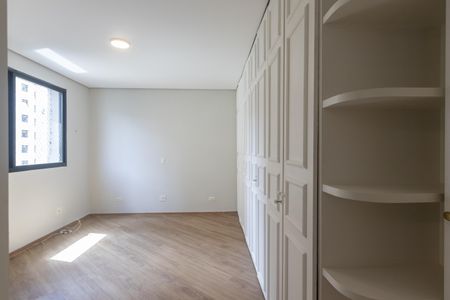 Apartamento para alugar com 240m², 5 quartos e 3 vagasQuarto 2 - Suíte 1