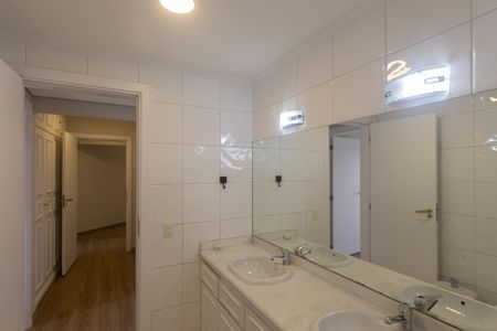 Apartamento para alugar com 240m², 5 quartos e 3 vagasBanheiro da Suíte 3