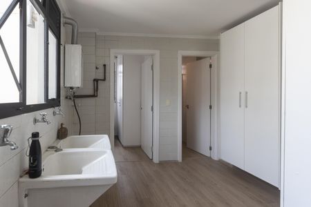 Apartamento para alugar com 240m², 5 quartos e 3 vagasÁrea de Serviço