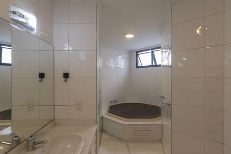 Apartamento para alugar com 240m², 5 quartos e 3 vagasBanheiro da Suíte 3