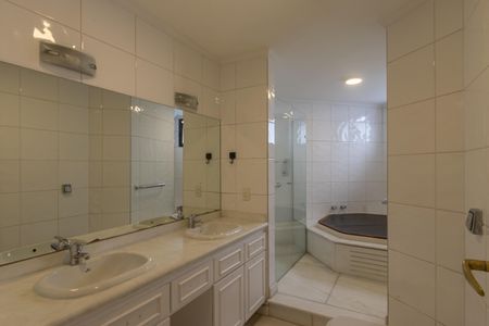 Apartamento para alugar com 240m², 5 quartos e 3 vagasBanheiro da Suíte 3