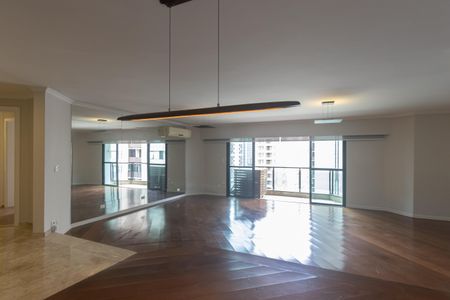 Apartamento para alugar com 240m², 5 quartos e 3 vagasSala