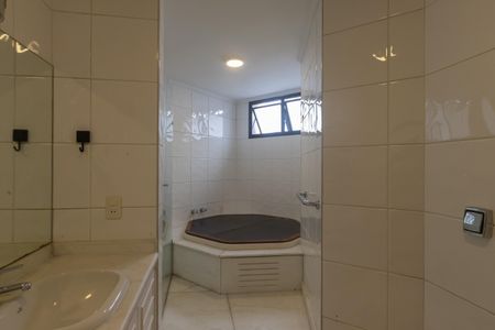 Apartamento para alugar com 240m², 5 quartos e 3 vagasBanheiro da Suíte 3