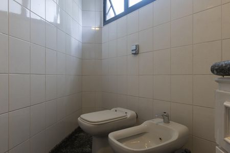 Apartamento para alugar com 240m², 5 quartos e 3 vagasBanheiro da Suíte 2