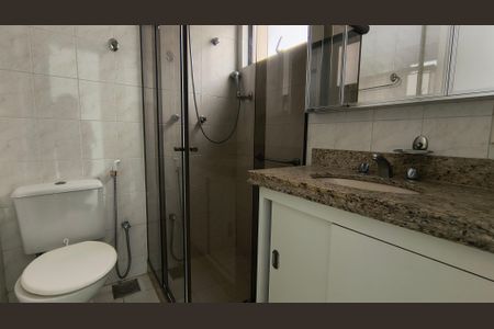 Apartamento à venda com 83m², 2 quartos e 2 vagasBanheiro da Suíte 2 e Social