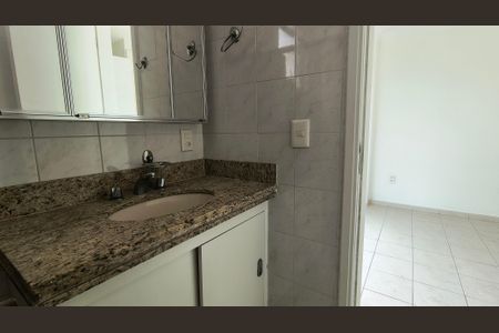 Apartamento à venda com 83m², 2 quartos e 2 vagasBanheiro da Suíte 2 e Social 