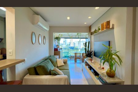 Sala de apartamento à venda com 2 quartos, 73m² em Cerqueira César, São Paulo