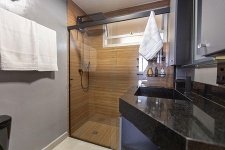 Banheiro de kitnet/studio à venda com 1 quarto, 34m² em Centro, Campinas