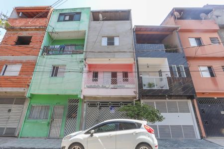 Casa para alugar com 50m², 2 quartos e 1 vaga Casa para alugar com 50m², 2 quartos e 1 vagaFachada