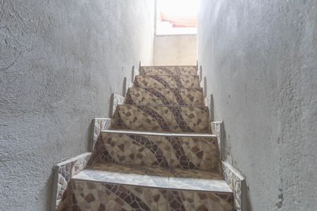 Casa para alugar com 50m², 2 quartos e 1 vaga Casa para alugar com 50m², 2 quartos e 1 vagaEscada de entrada