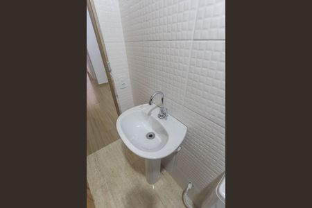 Casa para alugar com 50m², 2 quartos e 1 vaga Casa para alugar com 50m², 2 quartos e 1 vagaBanheiro