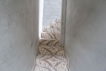 Casa para alugar com 50m², 2 quartos e 1 vaga Casa para alugar com 50m², 2 quartos e 1 vagaEscada de entrada