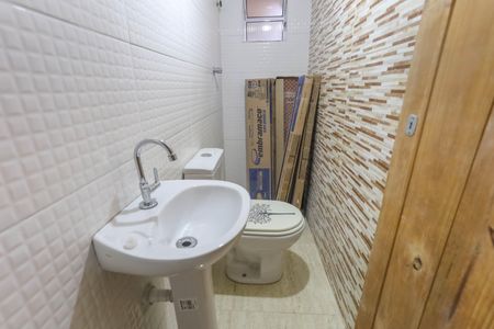 Casa para alugar com 50m², 2 quartos e 1 vaga Casa para alugar com 50m², 2 quartos e 1 vagaBanheiro