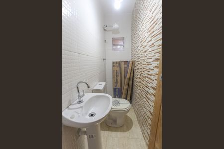 Casa para alugar com 50m², 2 quartos e 1 vaga Casa para alugar com 50m², 2 quartos e 1 vagaBanheiro