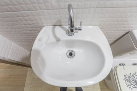 Casa para alugar com 50m², 2 quartos e 1 vaga Casa para alugar com 50m², 2 quartos e 1 vagaBanheiro