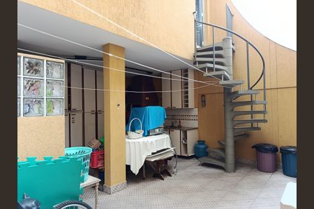 Casa à venda com 185m², 4 quartos e 2 vagasQuintal