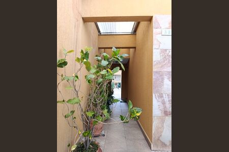 Casa à venda com 185m², 4 quartos e 2 vagasCorredor lateral