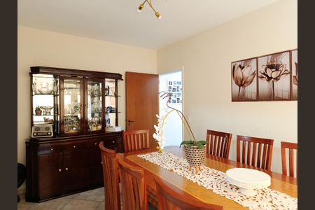 Casa à venda com 185m², 4 quartos e 2 vagasSala de jantar