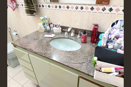 Casa à venda com 185m², 4 quartos e 2 vagasBanheiro da Suíte