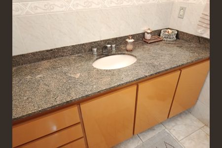 Casa à venda com 185m², 4 quartos e 2 vagasBanheiro